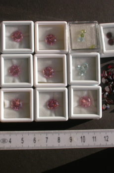 Diverse smykkesten 59 stk